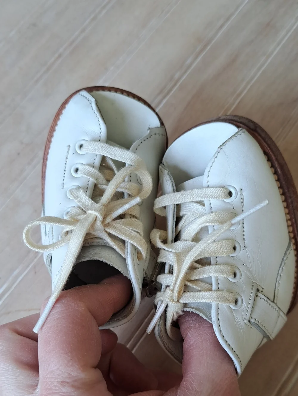 Vintage 1950s Sabel’s White Leather Orthopedic Pre-Walker Baby Lace Up Shoes